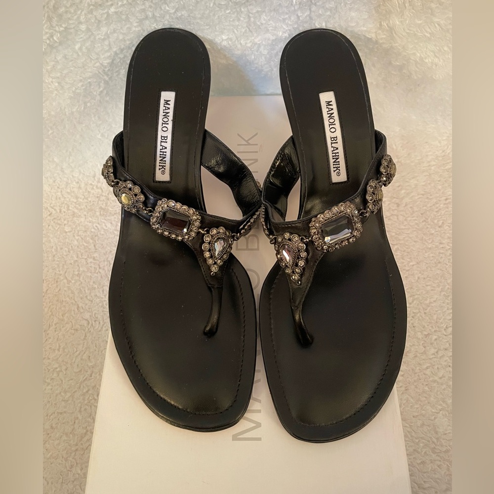 NEW Manolo Blahnik Cesabi Black Jeweled Leather Kitten Heels 41.5
